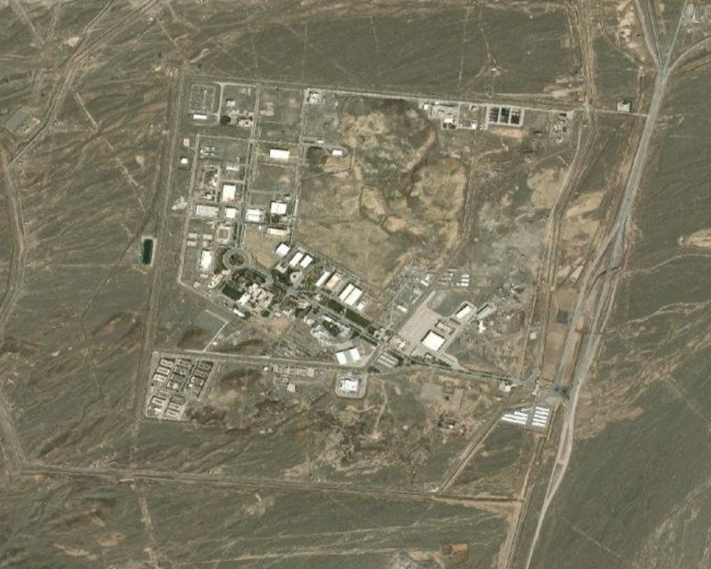 Imagem de satélite do complexo nuclear de Natanz, no Irã, próximo à área onde fica a instalação subterrânea conhecida como Pickaxe Mountain.